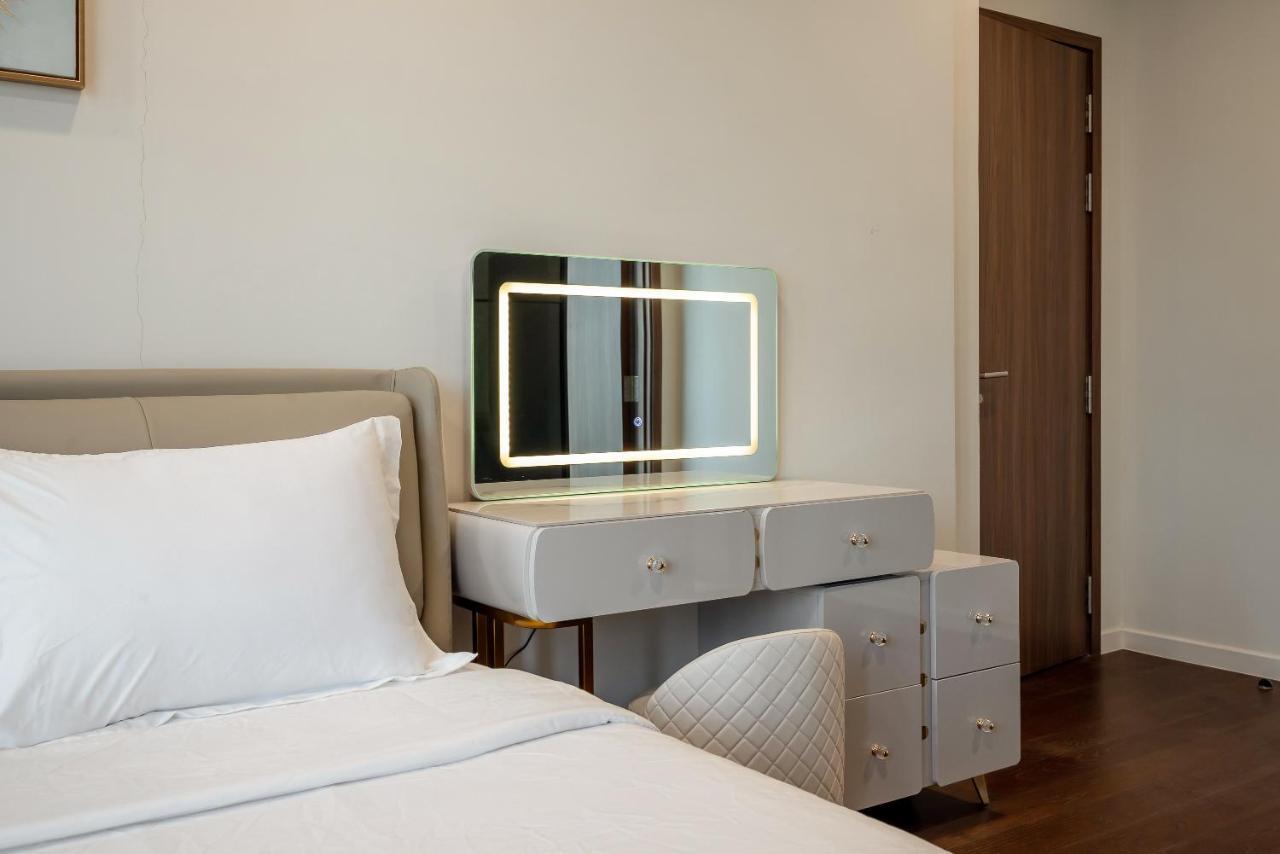 Metropole Thu Thiem Luxury Apart Complex-sy's *